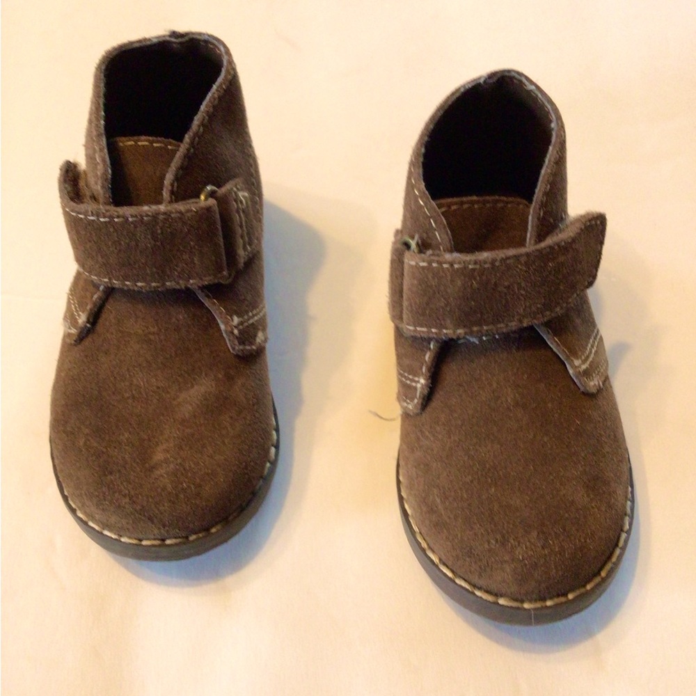 Toddler size 5 unisex faux brown suede ankle boots